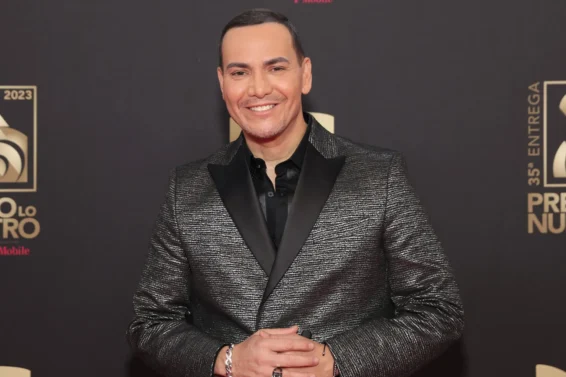 Victor-Manuelle-Premio-Lo-Nuestro-billboard-1548
