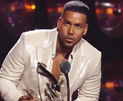 romeo-santos-en-premio-lo-nuestro-2026-su-discurso-completo-a-favor-de-los-inmigrantes-video